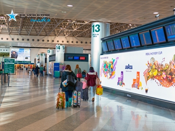 Màn hình quảng cáo kỹ thuật số tăng trải nghiệm khách hàng tại sân bay